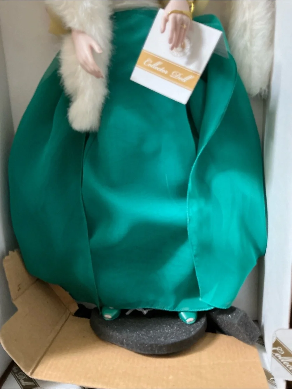NIB Franklin Mint Elizabeth Liz Taylor Porcelain Doll Green Gown w/Stand